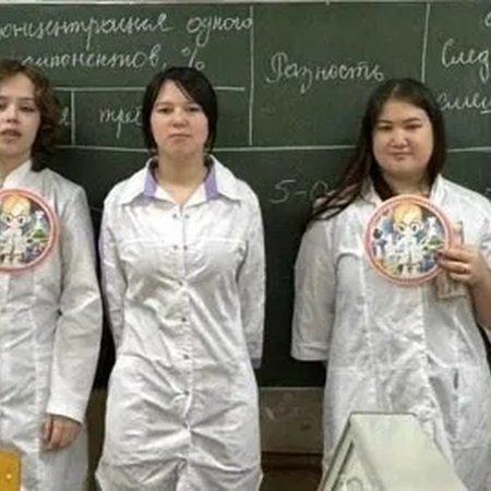 В рамках декадника естественно-научных дисциплин 3 декабря в группе 19-24 прошел конкурс профессионального мастерства:"Лучший лаборант"