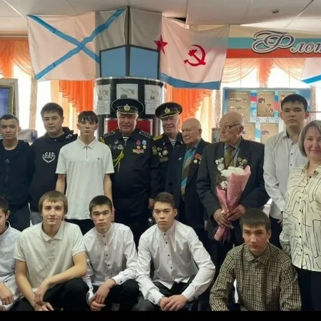 ОБУЧАЮЩИЕСЯ КОЛЛЕДЖА НА ПРЕЗЕНТАЦИИ СБОРНИКА СТИХОВ "ПОД ПАРУСОМ ПОЭЗИИ" ЛАЗАРЕВА А.Н.