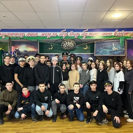 ОБУЧАЮЩИЕСЯ КОЛЛЕДЖА ПОСЕТИЛИ ВЫСТАВКУ ФАНИЛЯ ЯМАНАЕВА