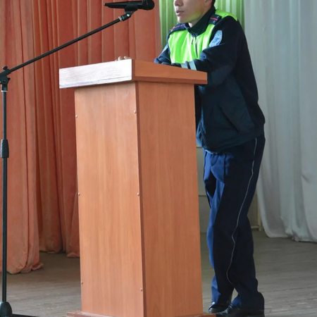 ВСТРЕЧА С ИНСПЕКТОРОМ ГИБДД ПО ПРОПАГАНДЕ БЕЗОПАСНОСТИ ДОРОЖНОГО ДВИЖЕНИЯ В РАМКАХ НЕДЕЛИ БЕЗОПАСНОСТИ