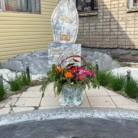 ВОЗЛОЖЕНИЕ ЦВЕТОВ К ОБЕЛИСКУ