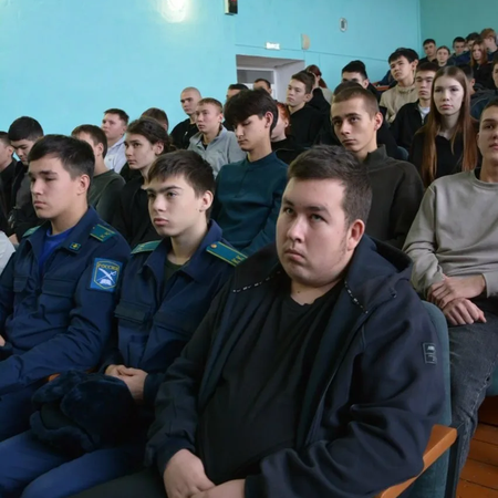 В ПРЕДДВЕРИИ ЗИМНИХ КАНИКУЛ СОТРУДНИК МЧС ПРОВЕЛ ИНСТРУКТАЖ С ОБУЧАЮЩИМИСЯ КОЛЛЕДЖА