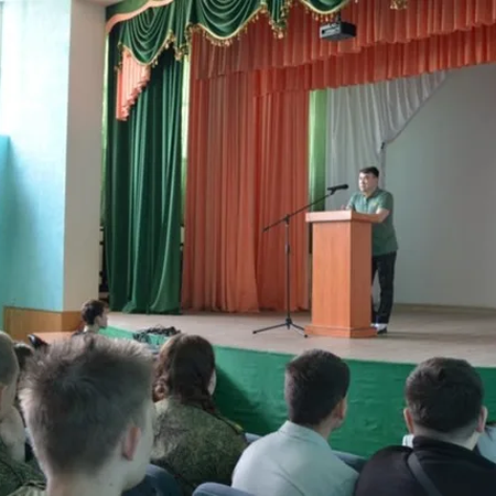 ВСТРЕЧА ОБУЧАЮЩИХСЯ С ВЫПУСКНИКОМ КАДЕТСКОГО КОРПУСА