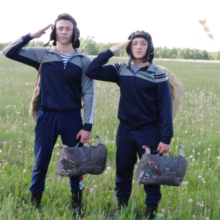 Первые прыжки на парашюте в аэродромном комплексе "Первушино"