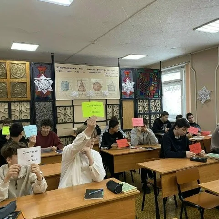 В ГРУППАХ 1 КУРСА ПРОХОДЯТ ТРЕНИНГИ