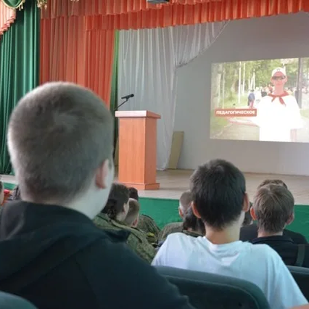 В преддверии летних каникул и накануне Дня молодёжи состоялась встреча обучающихся с представителем Молодёжной Общероссийской общественной организации "Российские студенческие отряды"