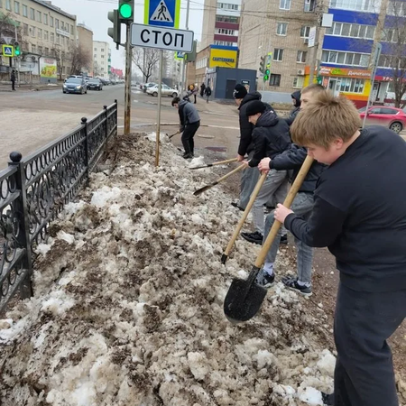 В КОЛЛЕДЖЕ ПРОХОДЯТ ЕЖЕДНЕВНЫЕ ЭКОЛОГИЧЕСКИЕ СУББОТНИКИ