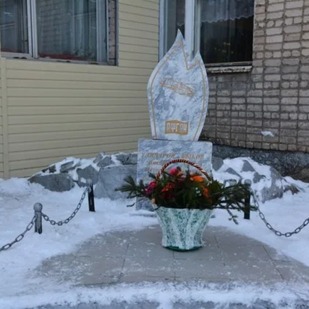 ВОЗЛОЖЕНИЕ ЦВЕТОВ К ОБЕЛИСКУ